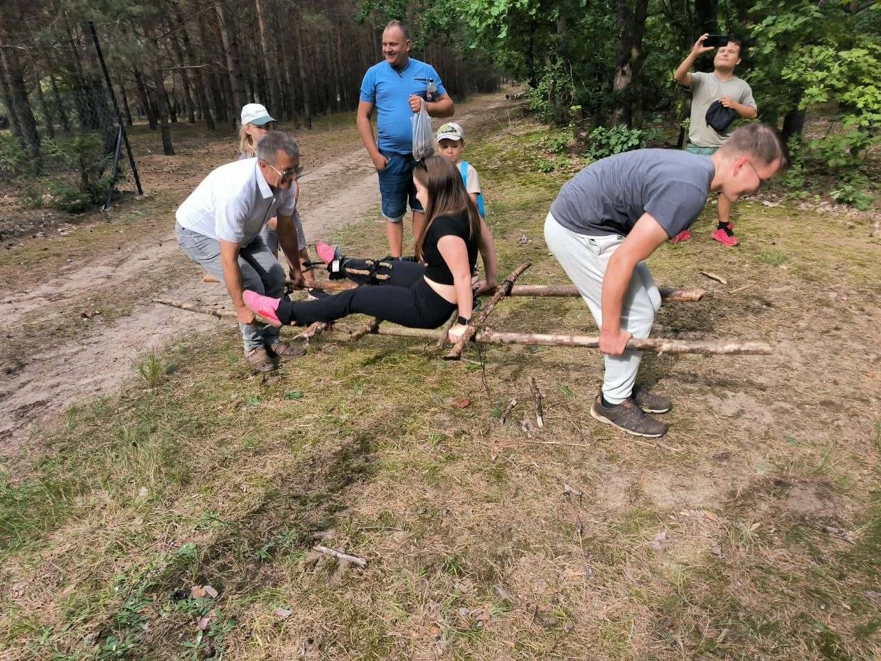 Nosze survivalowe z gałęzi