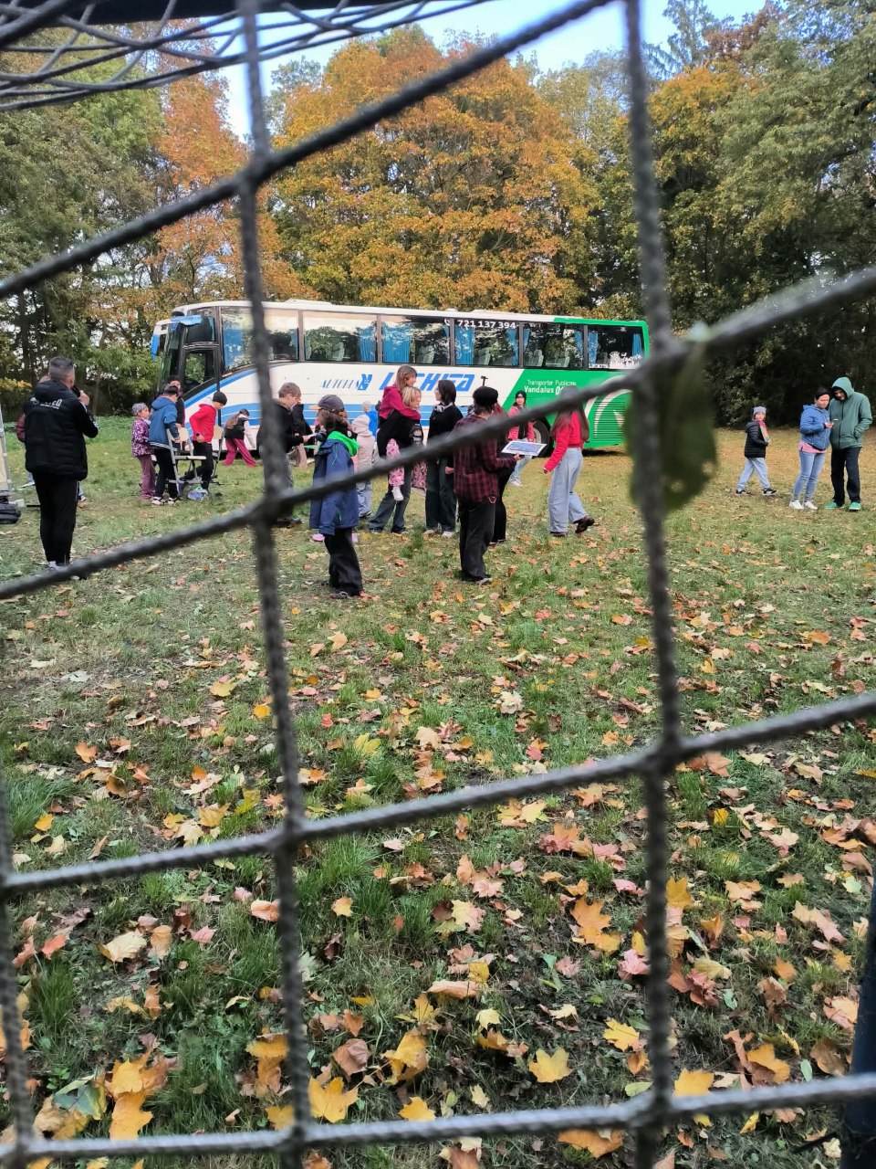 Grupa uczestników przy autokarze LECHITA