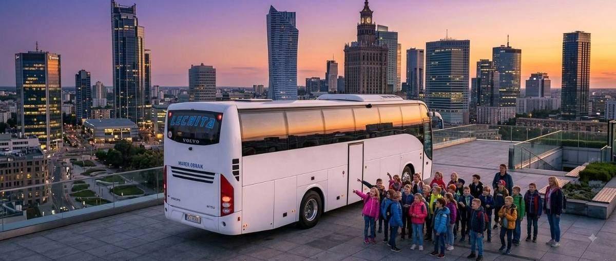Grupa przy autokarze LECHITA w Warszawie